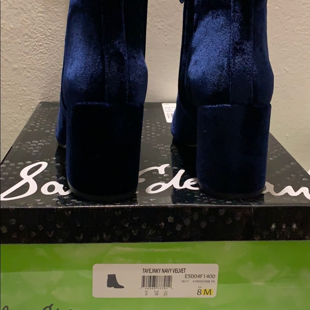 🆕NWT rare Sam Edelman Navy Velvet Heeled Booties - Picture 6 of 9